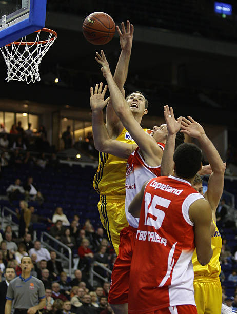 与勇士的正 与勇士的正